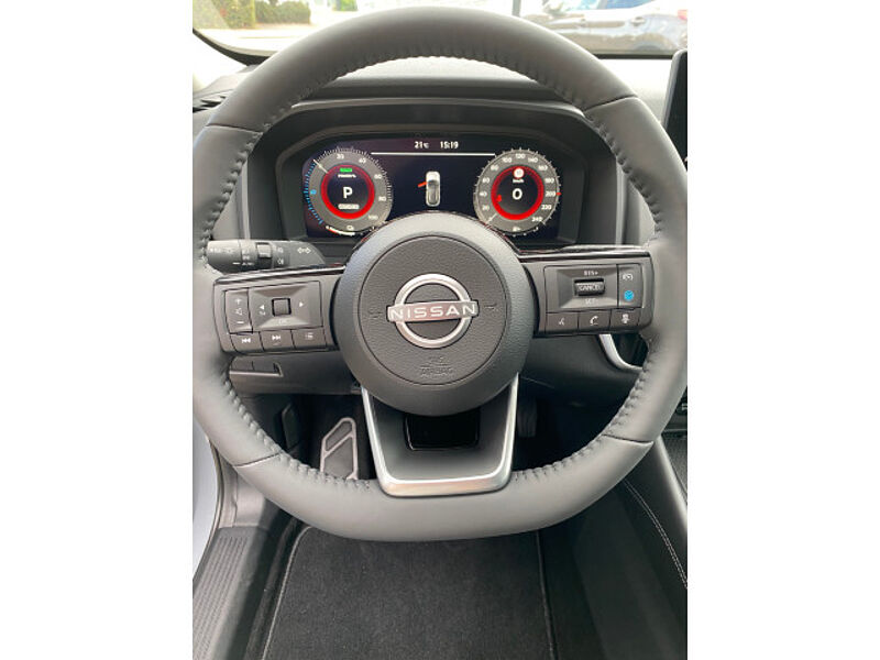 Nissan Qashqai 1,5 VC-T e-Power Black Edition Navi, Klima, Kamera