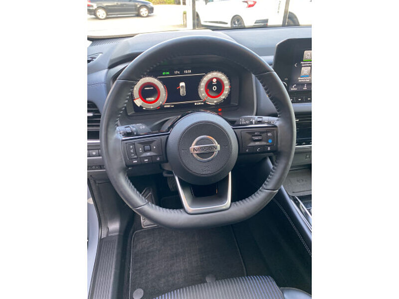 Nissan Qashqai 1,3 DIG-T 103 kW MT N-Connecta, Navi, Head-Up, Kameras